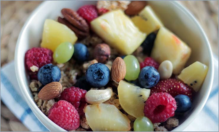 The MIND Diet: Bowl of fruits & nuts