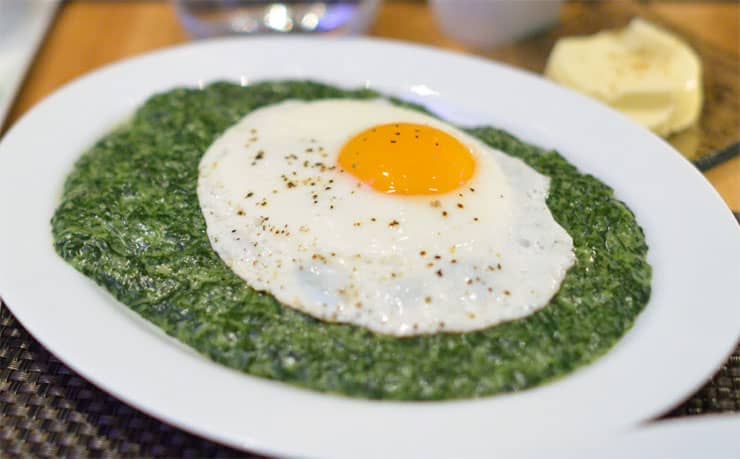 Eggs with spinach - Low carb breakfast
